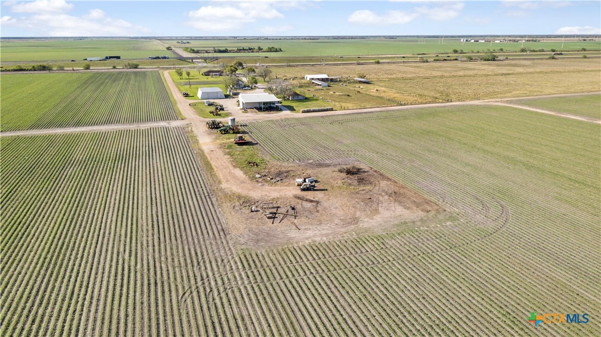 5629 Us-59, Edna, TX, 77957