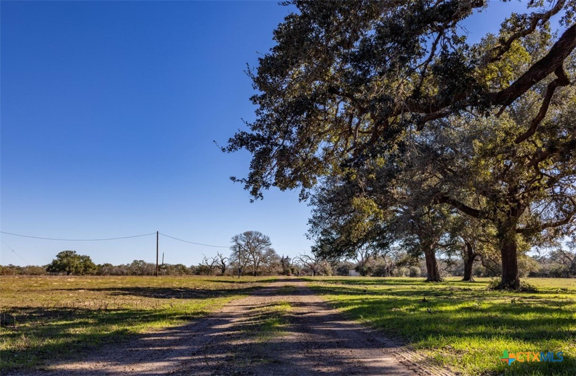 000 County Road 284, Edna, TX, 77957