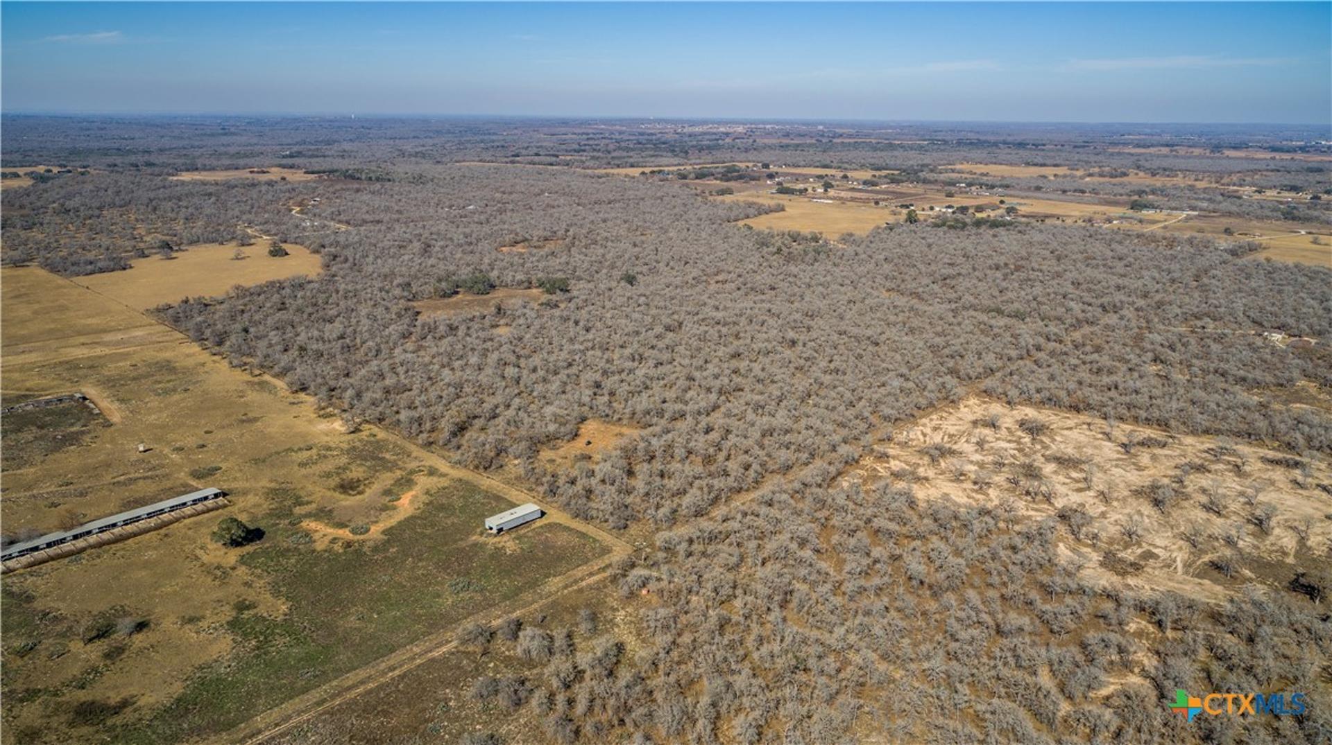 1387 County Road 304, Floresville, TX, 78114