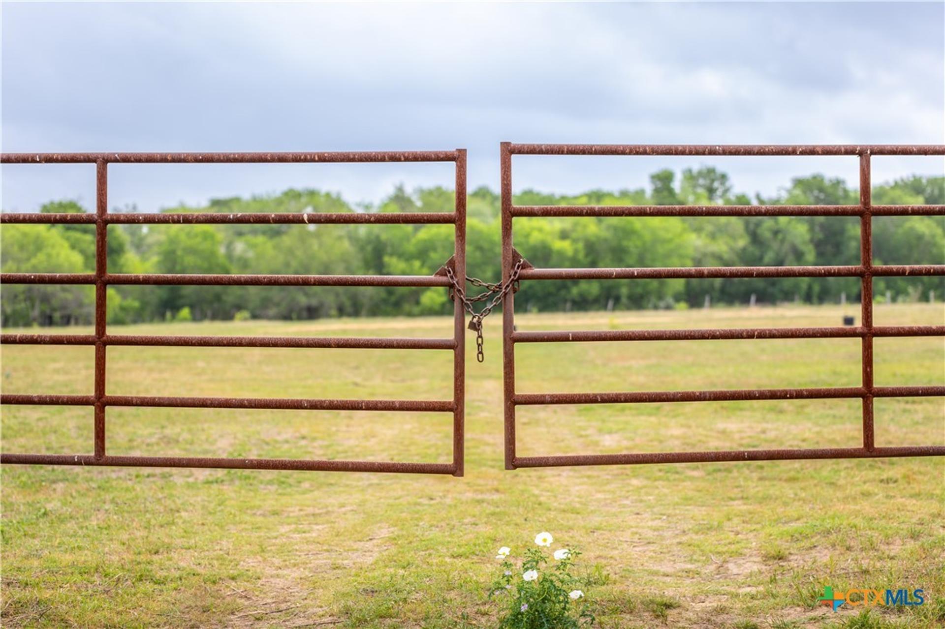 000 FM 77, Nixon, TX, 78140