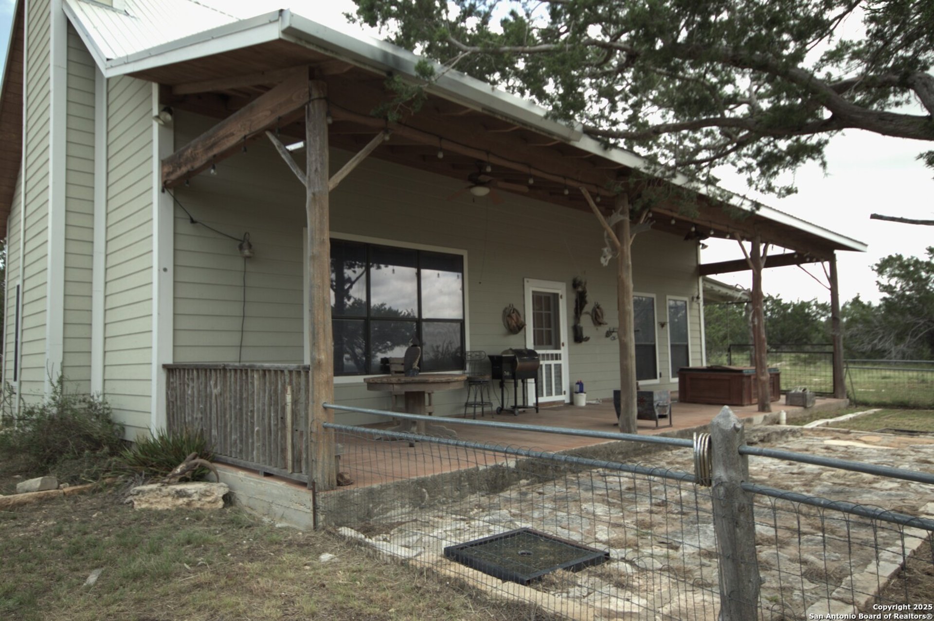 510 Dead End Rd., MOUNTAIN_H, TX, 78058