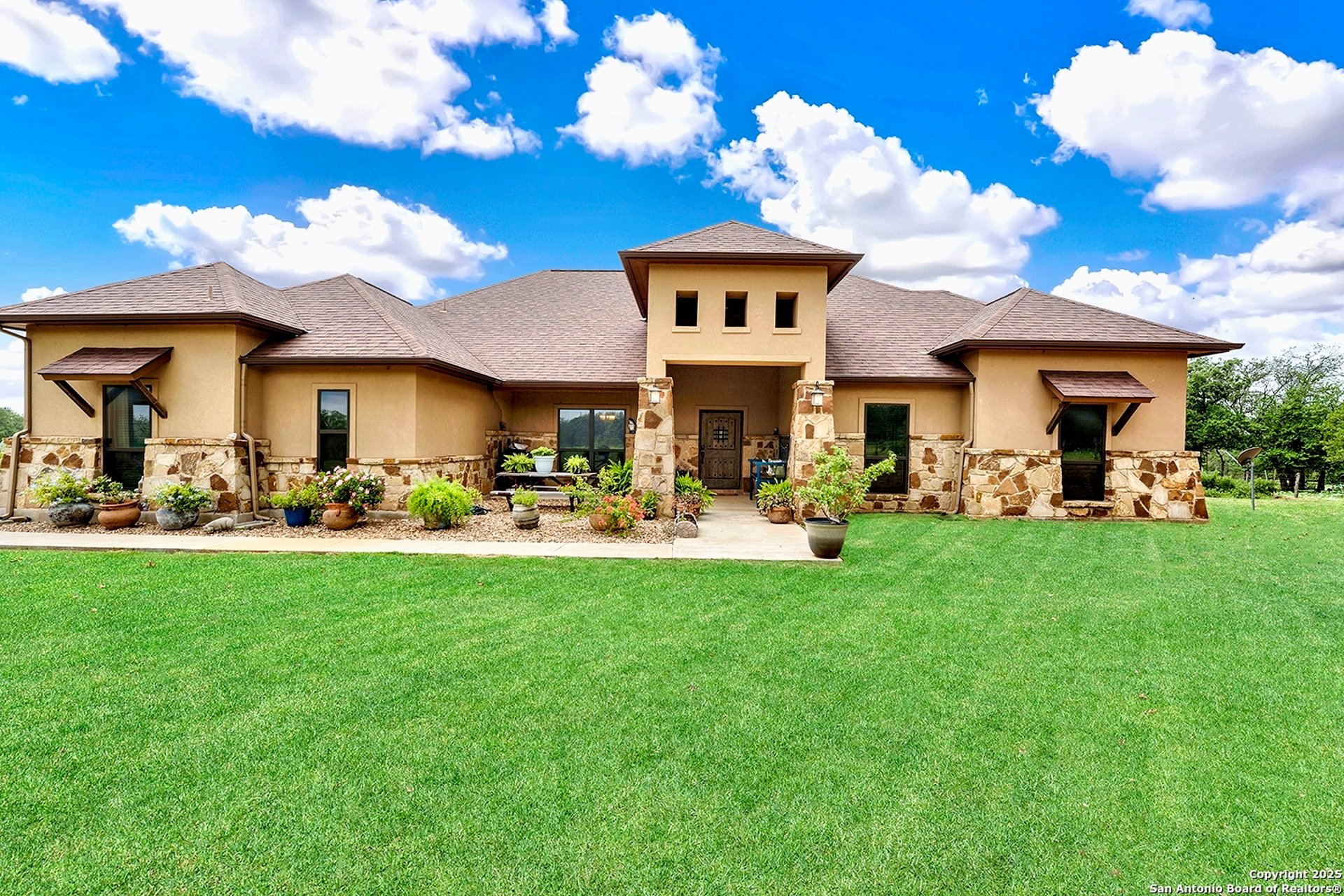 1494 County Road 433, STOCKDALE, TX, 78160