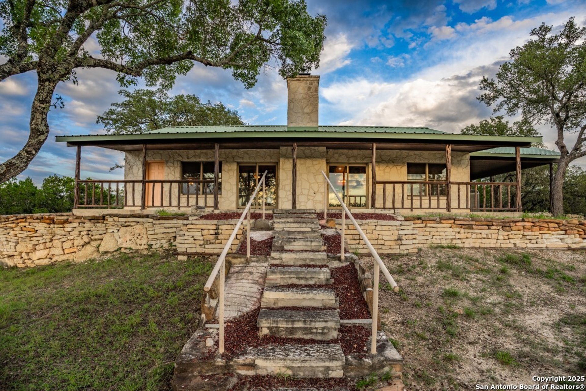 599 Mountain View Road, UTOPIA, TX, 78884