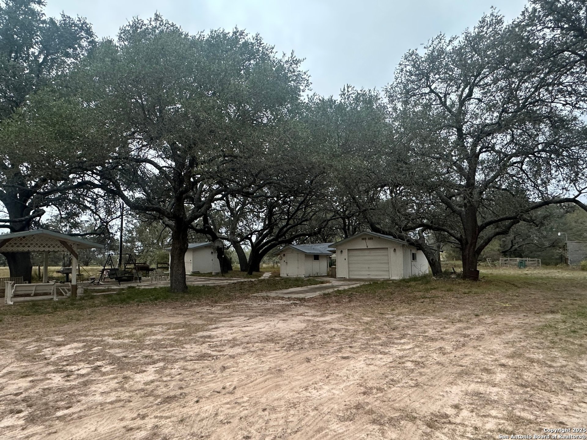1150 County Road 765, MOORE, TX, 78057