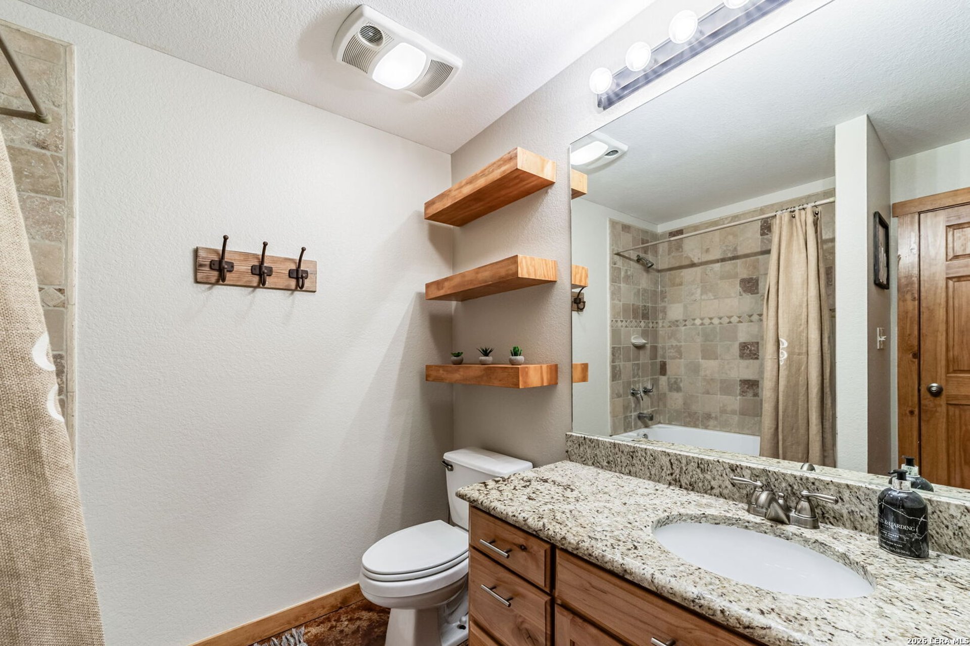548 Franklin Ln, YANCEY, TX, 78886