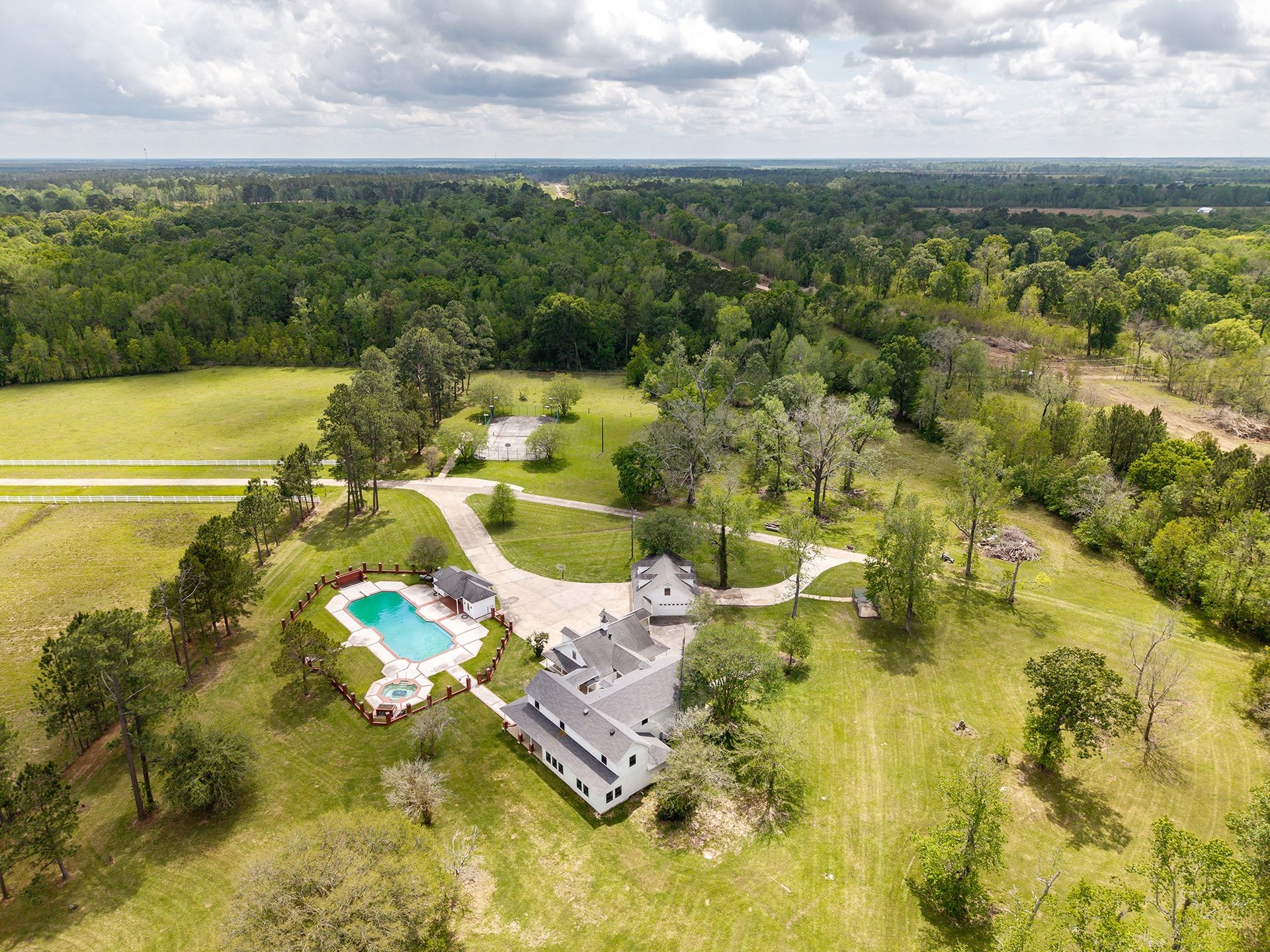 1331 County Road 2071, Hull, TX, 77564