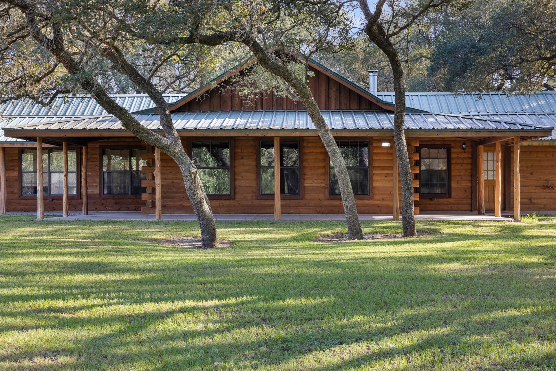 1426 CR 2152, Rock Island, TX, 77470